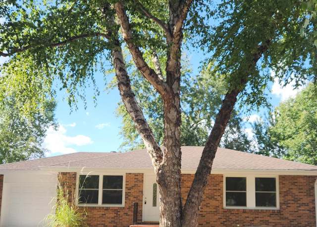 Property at 4612 Colfax Cir, Lincoln, NE 68504, 5 beds, 3 baths