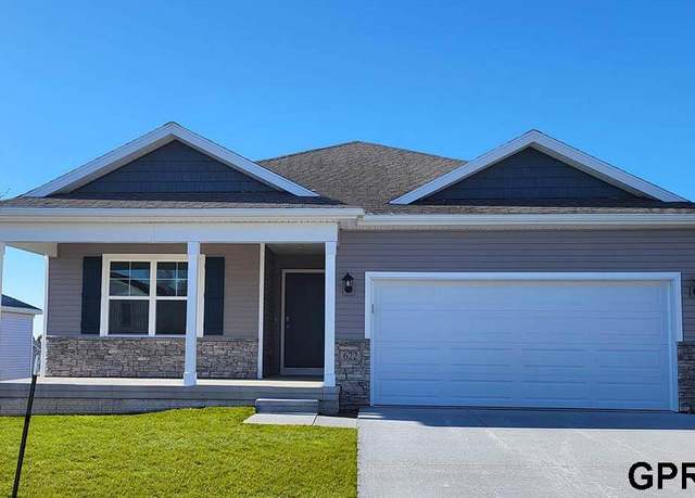 Property at 7210 S 205th St, Gretna, NE 68028, 4 beds, 3 baths