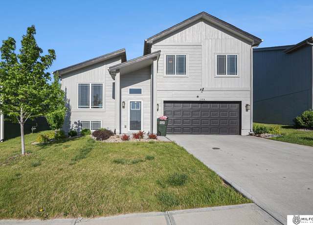 Property at 7914 N 113th Ave, Omaha, NE 68142, 3 beds, 2.5 baths
