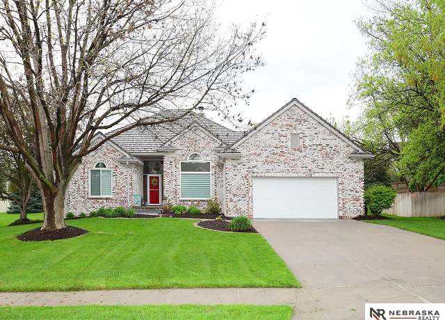 Property at 15752 Grant Cir, Omaha, NE 68116, 4 beds, 3.5 baths