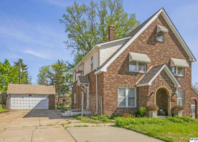 Property at 4612 Bedford Ave, Omaha, NE 68104, 6 beds, 4.5 baths