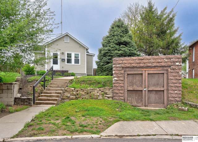 Property at 2784 Dupont St, Omaha, NE 68105, 1 bed, 1 bath