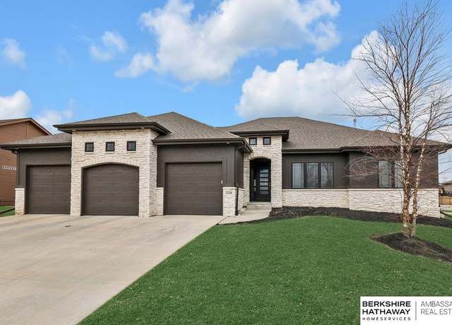 Property at 12106 Montauk Dr, Papillion, NE 68046, 5 beds, 3 baths
