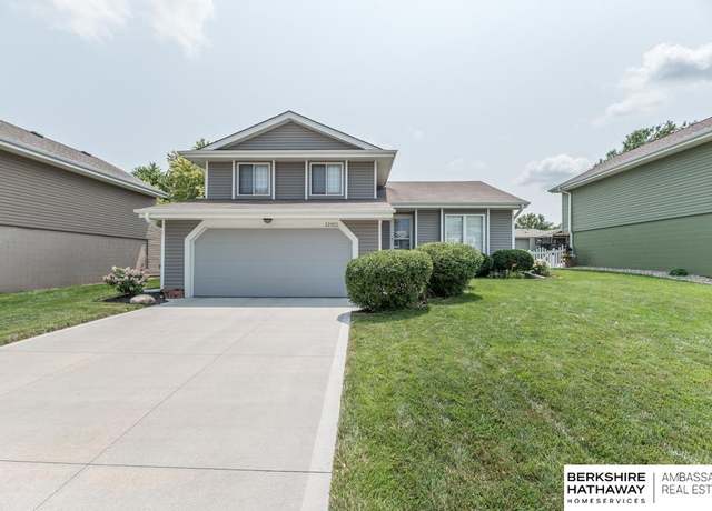 Property at 12921 Camden Ave, Omaha, NE 68164, 3 beds, 4 baths