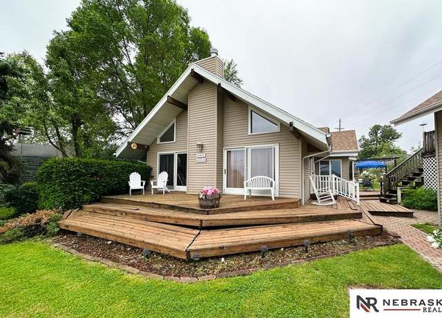 Property at 2203 Beaver Lake Blvd, Plattsmouth, NE 68048, 3 beds, 3.5 baths