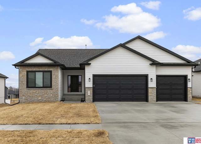 Property at 1301 S 8th St, Ashland, NE 68003, 5 beds, 3 baths