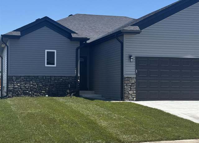 Property at 5930 SW Sierra Madre Dr, Lincoln, NE 68523, 4 beds, 3 baths