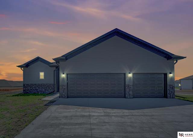 Property at 5930 SW Sierra Madre Dr, Lincoln, NE 68523, 4 beds, 3 baths