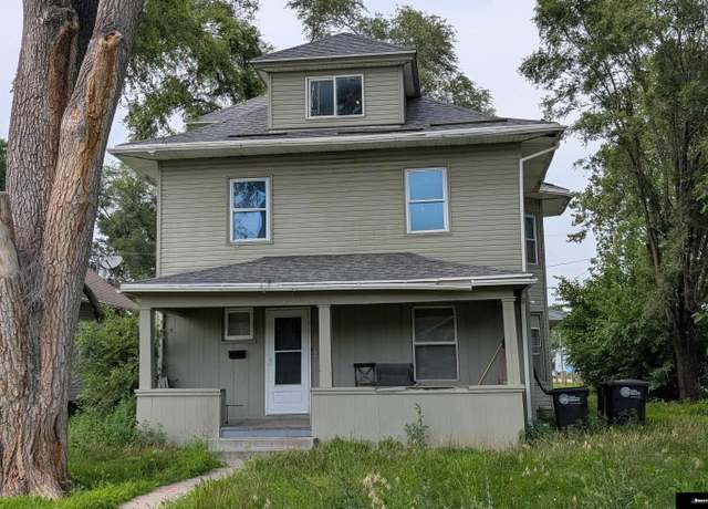 Property at 2504 Hartman Ave, Omaha, NE 68111, 5 beds, 3 baths