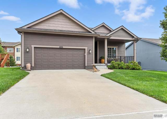 Property at 6626 Michael Cir, Papillion, NE 68133, 2 beds, 2 baths