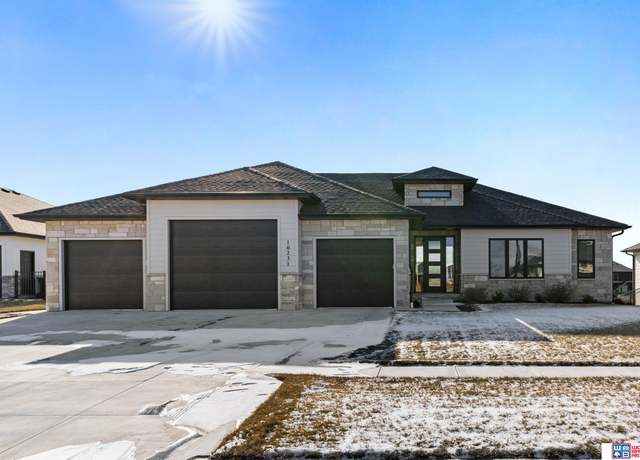 Property at 10231 Starlight Bay, Lincoln, NE 68527, 4 beds, 3.5 baths