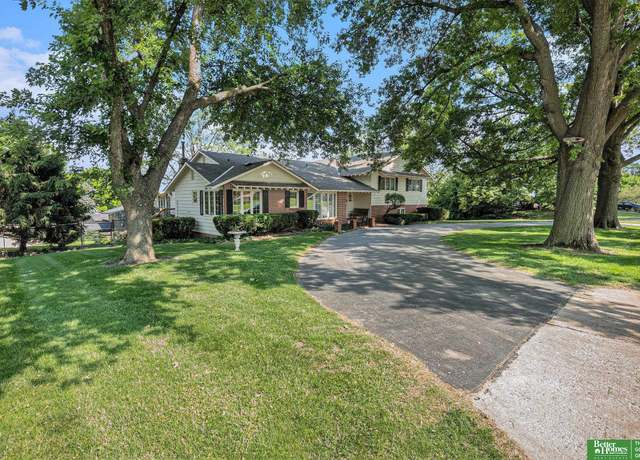 Property at 1729 S 76th Ave, Omaha, NE 68124, 6 beds, 4.5 baths