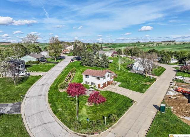 Property at 1401 Eaton St, Dunlap, IA 51529, 2 beds, 3 baths