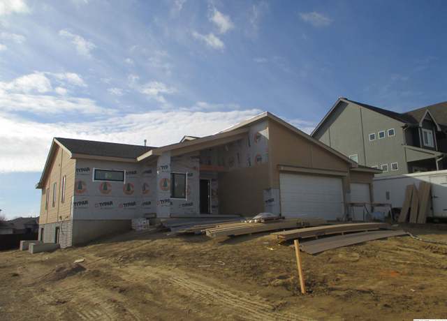Property at 19969 Monroe St, Omaha, NE 68135, 5 beds, 3 baths