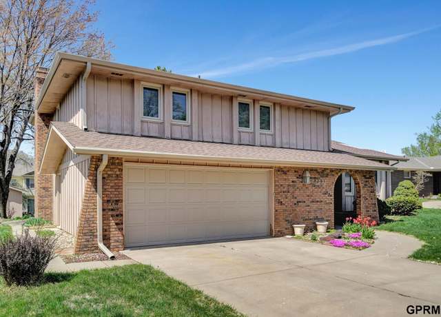 Property at 2301 Devonshire Dr, Lincoln, NE 68506, 3 beds, 2.5 baths