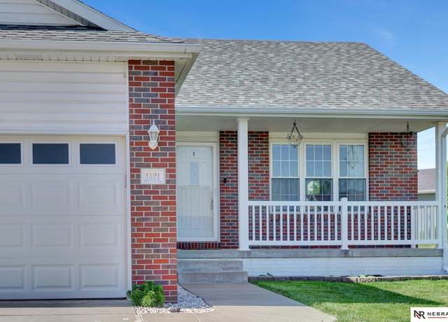 Property at 1521 Morton St, Lincoln, NE 68521, 4 beds, 2 baths