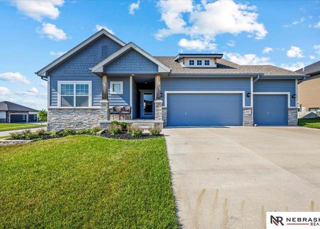 Property at 10410 Freedom Ln, Lincoln, NE 68527, 4 beds, 3 baths