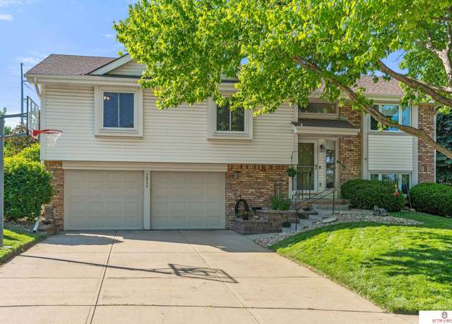 Property at 16734 Pierce Cir, Omaha, NE 68130, 3 beds, 2.5 baths