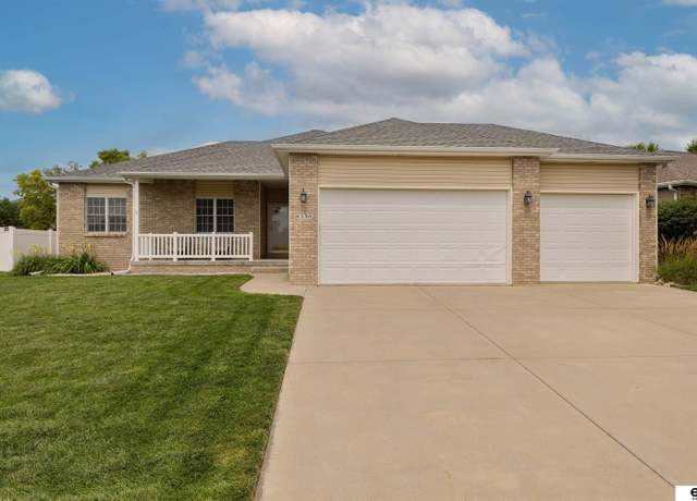 Property at 6530 Blackstone Rd, Lincoln, NE 68526, 3 beds, 3 baths