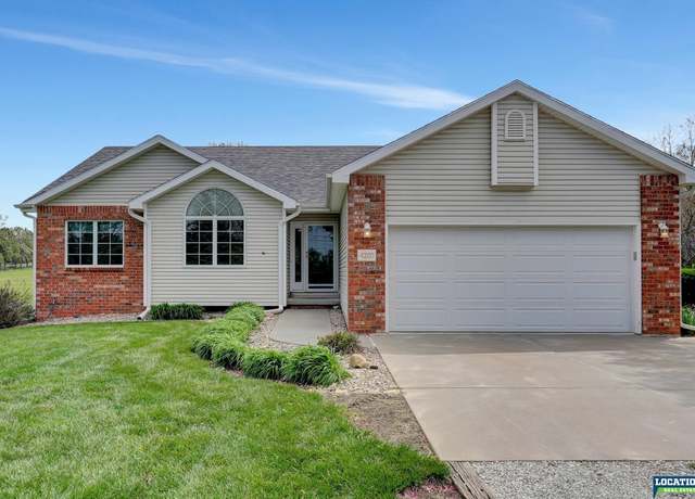 Property at 4200 SW 12th St, Lincoln, NE 68522, 4 beds, 4.5 baths