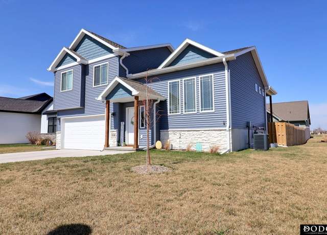 Property at 3110 Cottage Grove Ln, Fremont, NE 68025, 3 beds, 5 baths