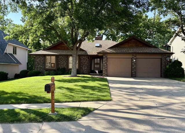 Property at 15922 Nottingham Dr, Omaha, NE 68118, 3 beds, 3 baths