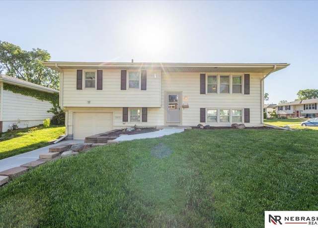 Property at 5077 S 89th St, Omaha, NE 68127, 3 beds, 2 baths