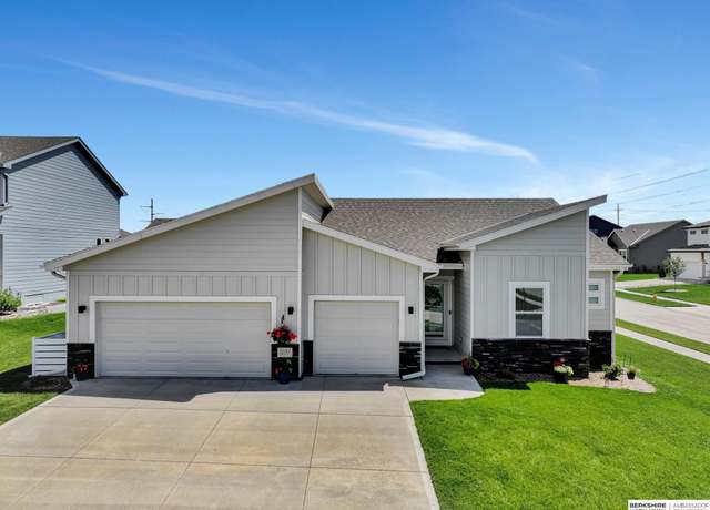 Property at 11263 Osprey Cir, Papillion, NE 68046, 4 beds, 3.5 baths