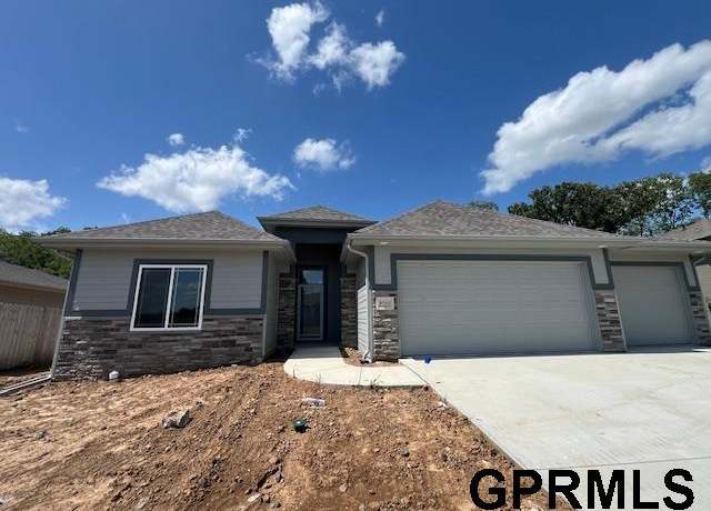 Property at 4560 Barksdale Dr, Bellevue, NE 68133, 4 beds, 3 baths