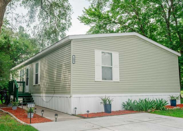 Property at 409 W Treehaven Dr, Lincoln, NE 68521, 4 beds, 2 baths