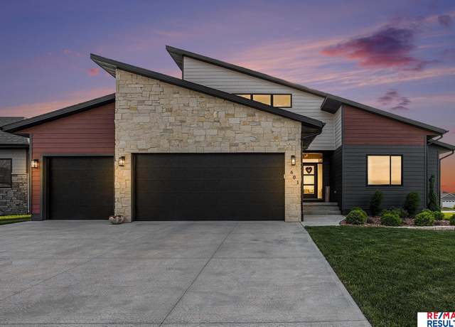 Property at 601 N 105 St, Lincoln, NE 68527, 5 beds, 3.5 baths