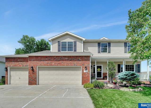 Property at 6109 S 94 St, Lincoln, NE 68526, 5 beds, 2.5 baths