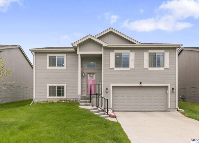 Property at 7786 N 88 St, Omaha, NE 68122, 3 beds, 2 baths