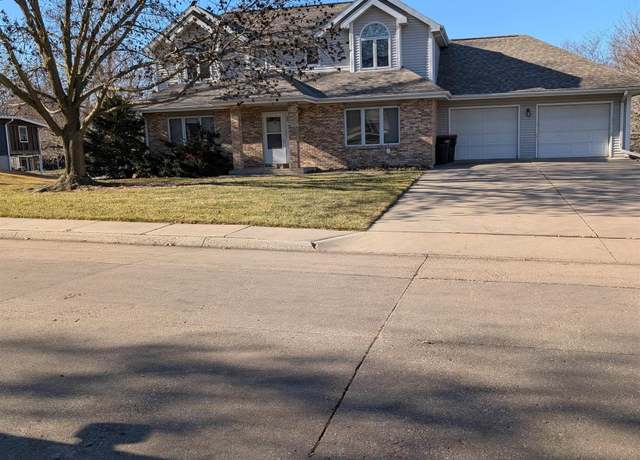 Property at 1725 N 14th St, Beatrice, NE 68310, 3 beds, 3.5 baths
