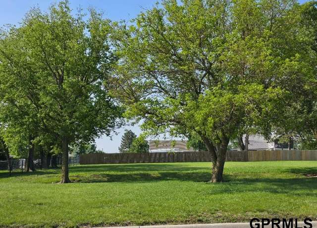 Property at 1906 E 10th St, York, NE 68467