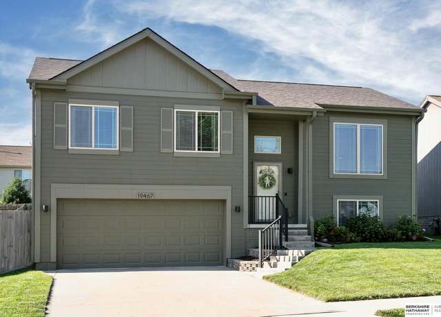 Property at 19467 Gail Ave, Omaha, NE 68135, 3 beds, 2 baths