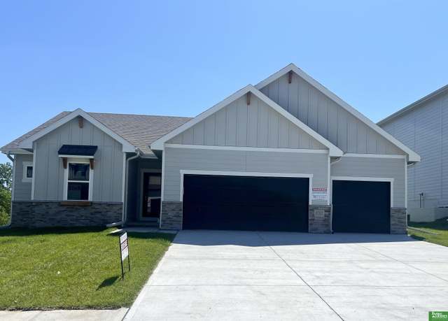Property at 8707 N 177th St, Bennington, NE 68007, 5 beds, 3 baths