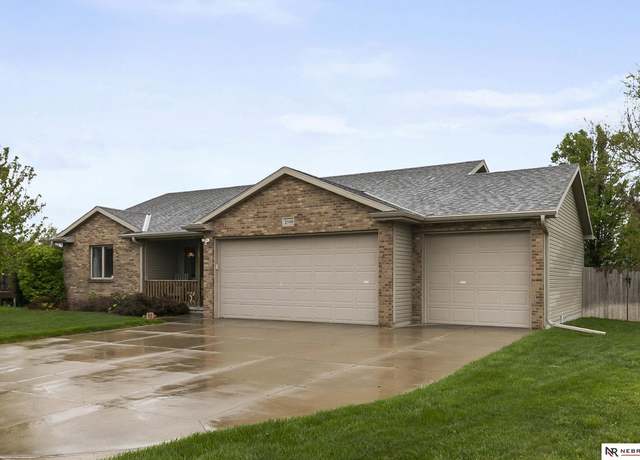 Property at 2549 SW Soukup Cir, Lincoln, NE 68522, 4 beds, 3 baths