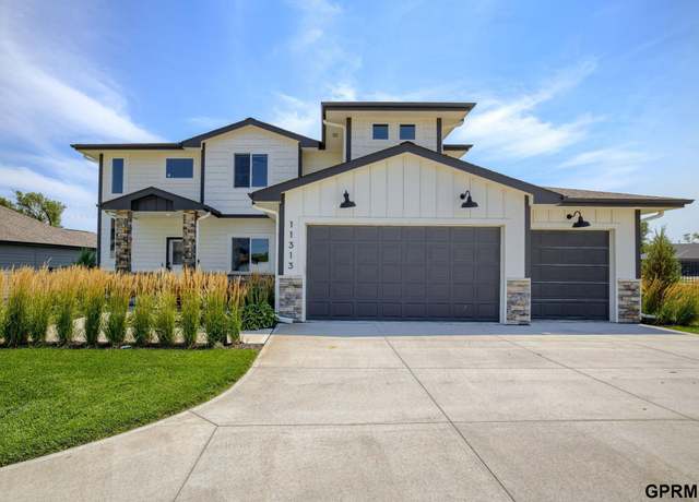 Property at 11313 Sunburst Dr, Papillion, NE 68046, 5 beds, 3.5 baths