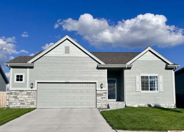Property at 18113 Ogden St, Elkhorn, NE 68022, 3 beds, 2.5 baths