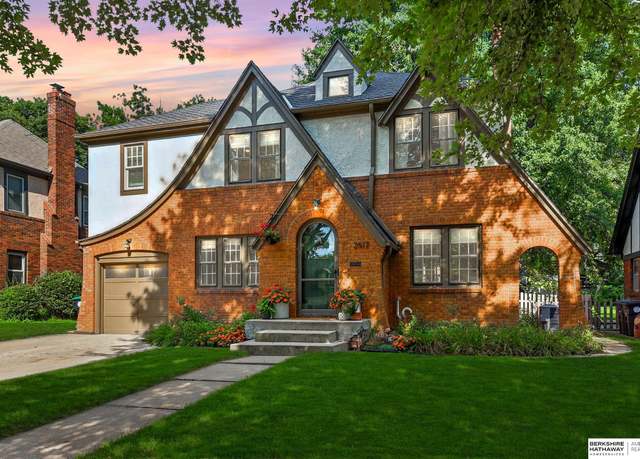 Property at 2517 N 56th St, Omaha, NE 68104, 4 beds, 3 baths