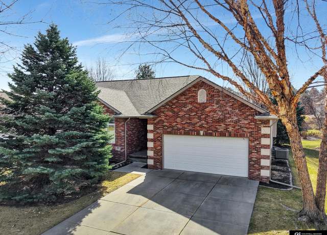 Property at 1601 Old Farm Rd, Lincoln, NE 68512, 3 beds, 3 baths