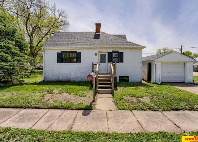 Property at 949 E 4th St, Fremont, NE 68025, 2 beds, 1 bath