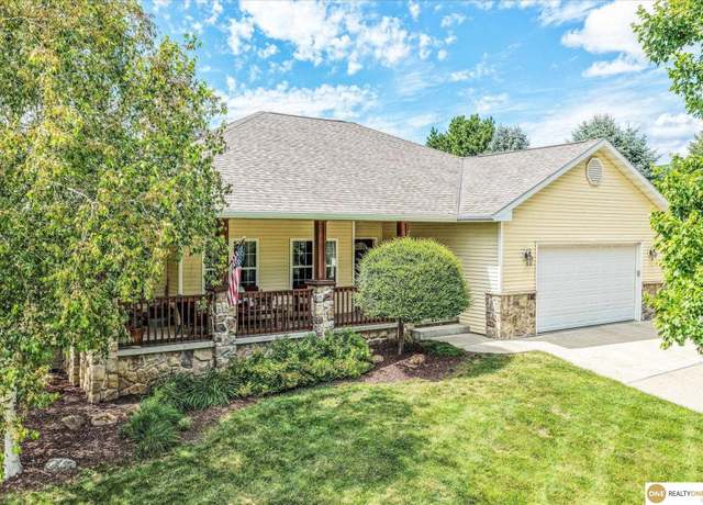 Property at 219 Fischer Dr, Woodbine, IA 51579, 4 beds, 3 baths