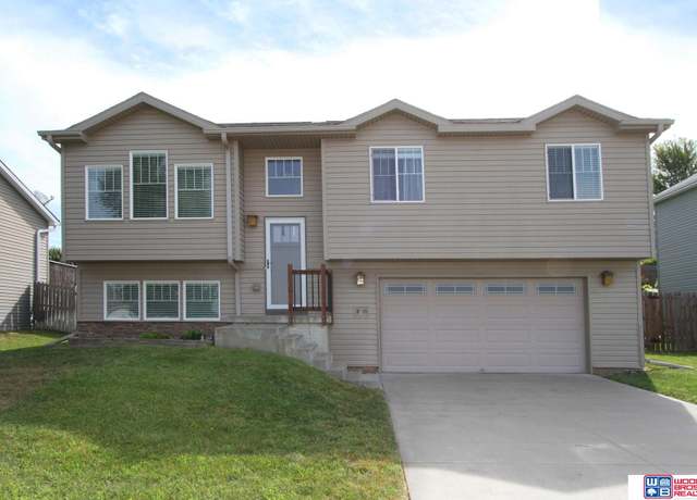 Property at 820 Autumn Pkwy, Hickman, NE 68372, 3 beds, 2.5 baths