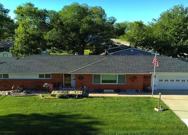 Property at 8 Arbor Ct, York, NE 68467, 3 beds, 2 baths