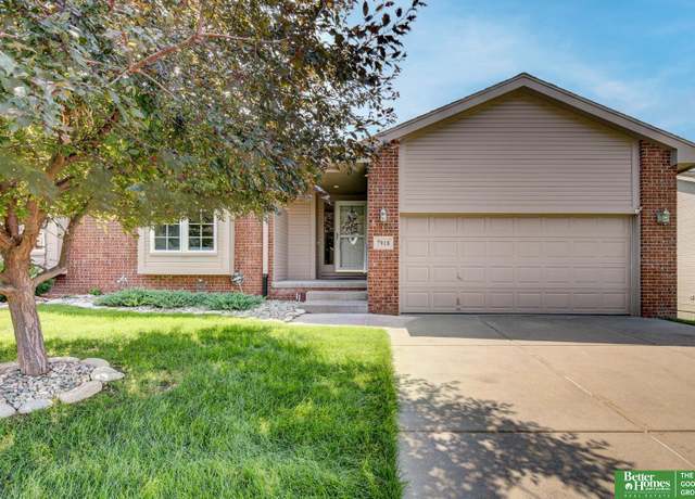 Property at 7918 S 162 St, Omaha, NE 68136, 3 beds, 3 baths