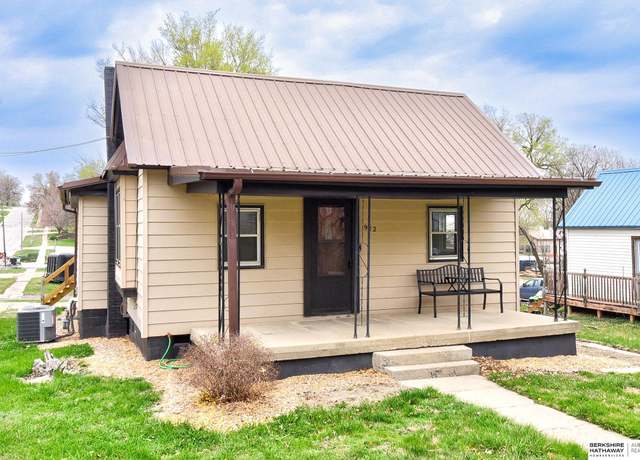 Property at 912 Hill St, Harlan, IA 51537, 3 beds, 2 baths