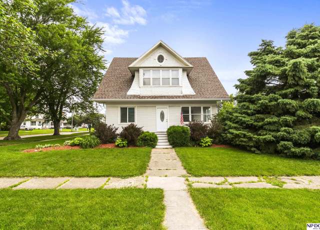 Property at 1122 N St, Tekamah, NE 68061, 4 beds, 2 baths