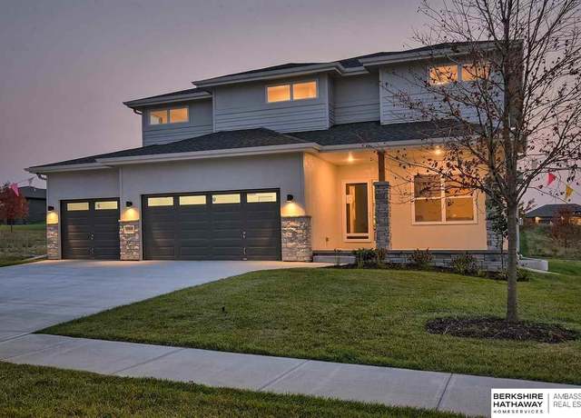 Property at 11714 Cove Hollow Dr, Papillion, NE 68046, 5 beds, 3.5 baths